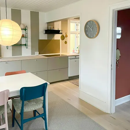 Dom wakacyjny Cozy And Colorful House Close On Bornholm *