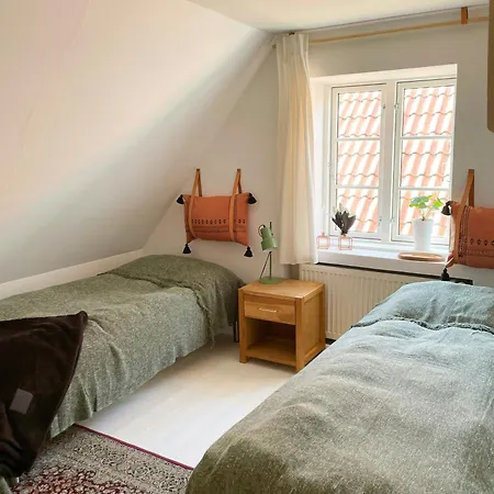 Casa de Férias Cozy And Colorful House Close On Bornholm Osterlars